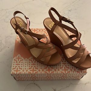 Cute, nude wedges for spring !